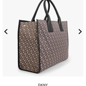 DKNY 
Large Carol Book Chino & Black Logo Tote Bag
S22000009